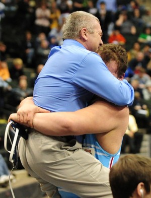 Lace ‘em up: Albert Lea wrestlers take it to the mat at state