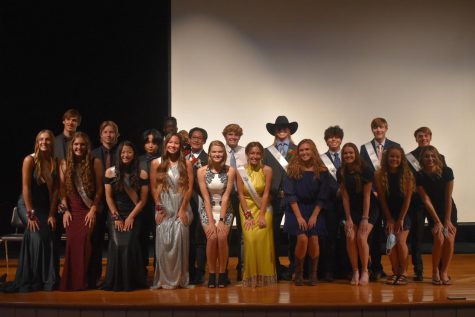 The 2021 Homecoming Court and their escorts pose for a picture after coronation. 

Back row: Jack Doppelhammer, Mason Buendorf, Shine Thu, Garang Dual, King Leon Kong, Cameron Davis, Cole Janssen, Jared Turrubiartes, Henrik Lange, Carter Miller 
Front row: Taya Jeffrey, Abby Chalmers, Esther Yoon, Queen Lucy Stay, Hailey Strom, Vayda Stadheim, Leah Rognes, Lauren Brownlow, Malana Thompson, Olivia Boyce