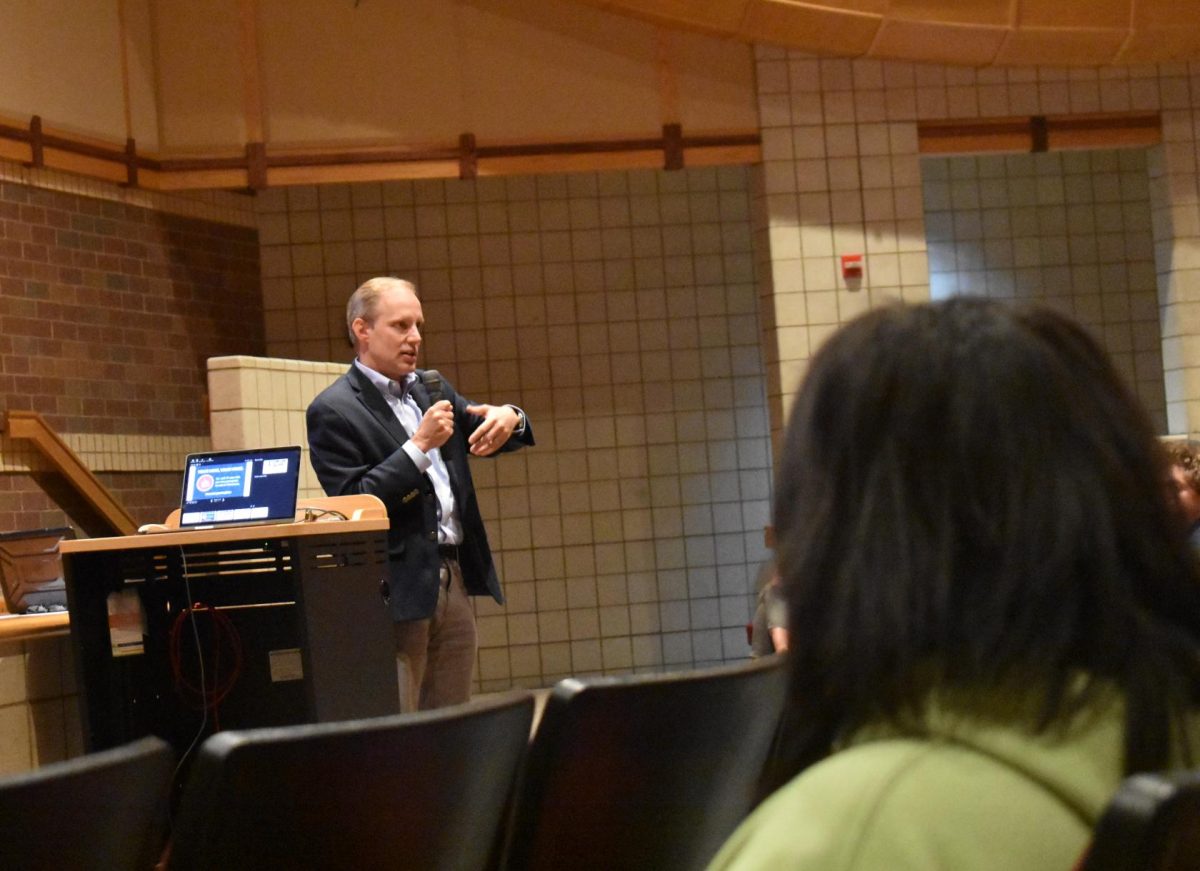 Steve Simon presenting to Albert Lea High School on Wednesday, August 30 about preregistration.