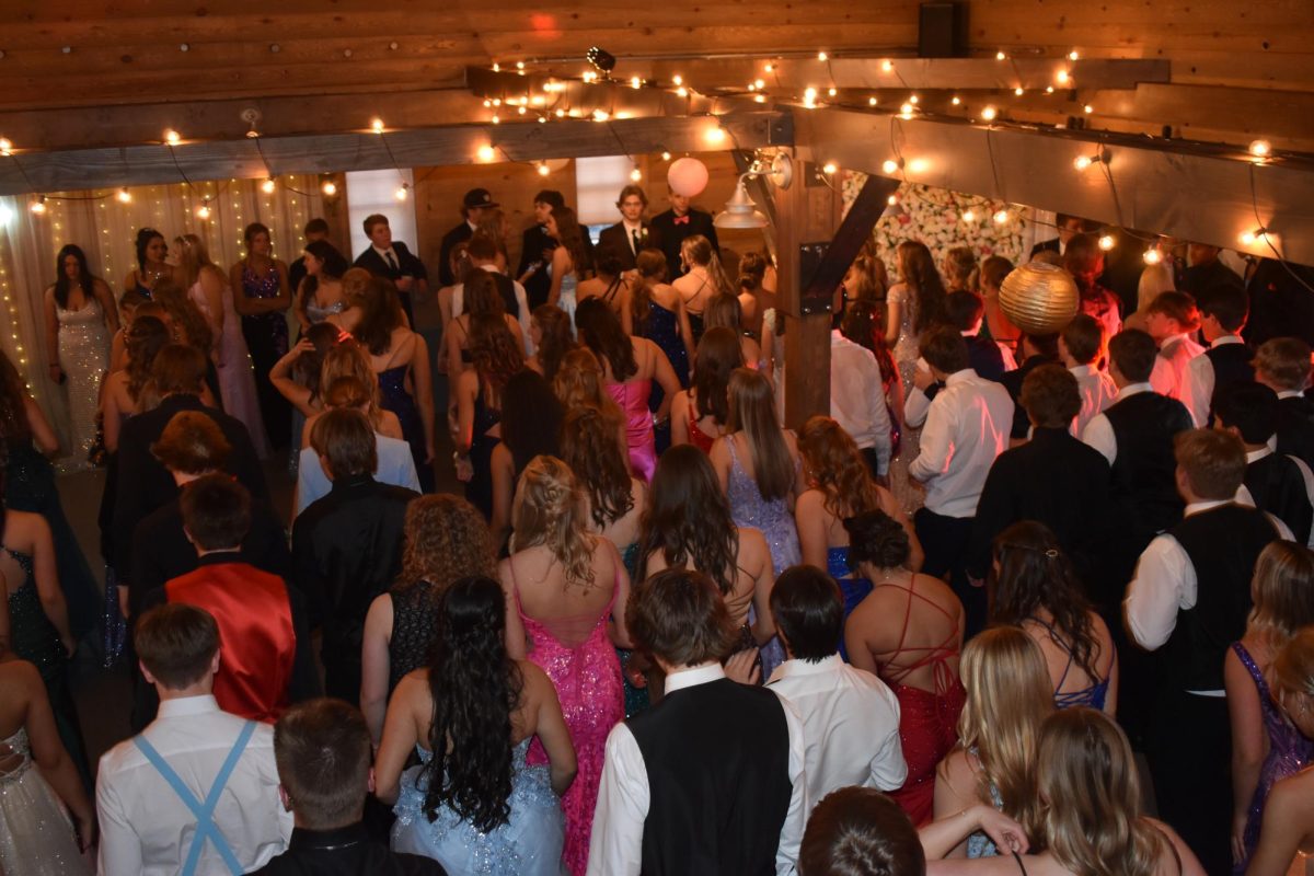 Group of ALHS students at the barn